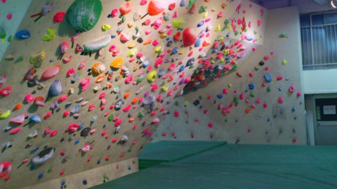 東京都のクライミング施設「クライミングジム ROCKBEANS（ロックビーンズ）」